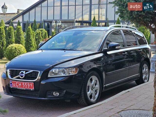 Черный Вольво В50, объемом двигателя 1.6 л и пробегом 210 тыс. км за 8499 $, фото 1 на Automoto.ua