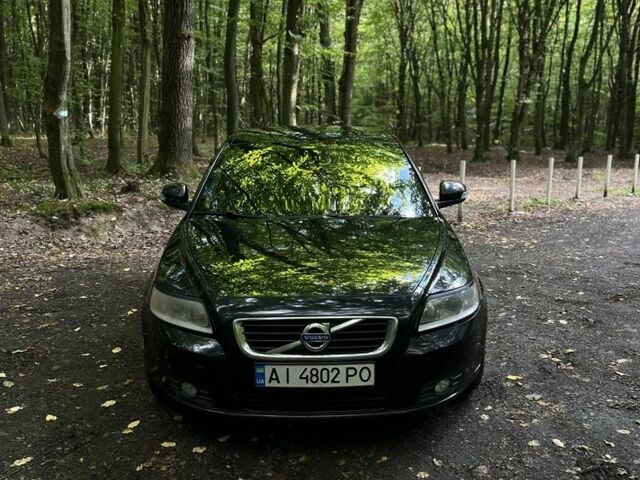 Чорний Вольво V50, об'ємом двигуна 2 л та пробігом 260 тис. км за 8200 $, фото 1 на Automoto.ua