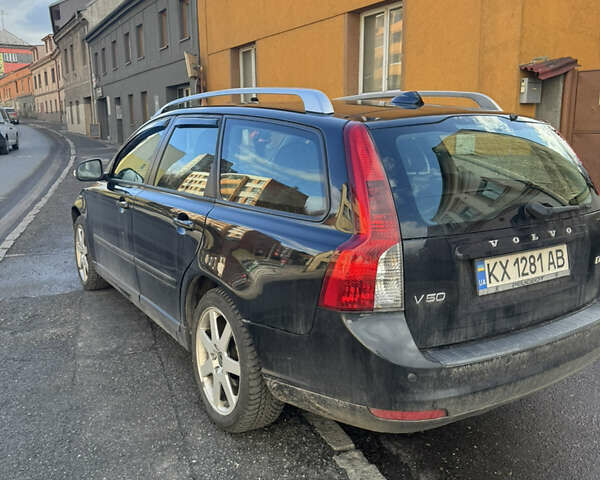 Черный Вольво В50, объемом двигателя 1.6 л и пробегом 227 тыс. км за 7200 $, фото 1 на Automoto.ua