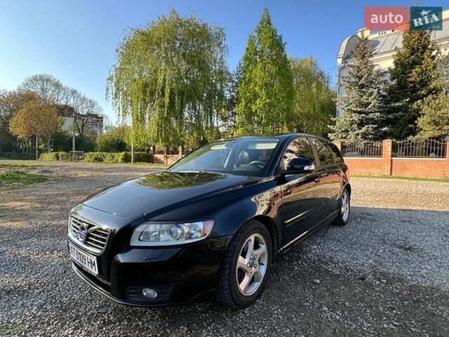 Черный Вольво В50, объемом двигателя 1.6 л и пробегом 265 тыс. км за 7200 $, фото 1 на Automoto.ua