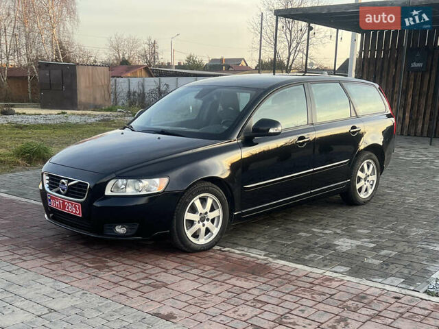 Черный Вольво В50, объемом двигателя 2 л и пробегом 284 тыс. км за 9200 $, фото 1 на Automoto.ua