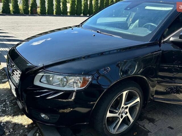 Черный Вольво В50, объемом двигателя 1.56 л и пробегом 260 тыс. км за 7700 $, фото 1 на Automoto.ua