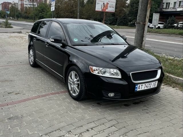 Черный Вольво В50, объемом двигателя 1.6 л и пробегом 301 тыс. км за 7431 $, фото 1 на Automoto.ua