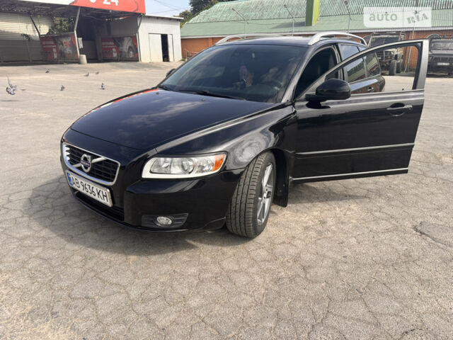 Черный Вольво В50, объемом двигателя 1.6 л и пробегом 224 тыс. км за 8100 $, фото 1 на Automoto.ua