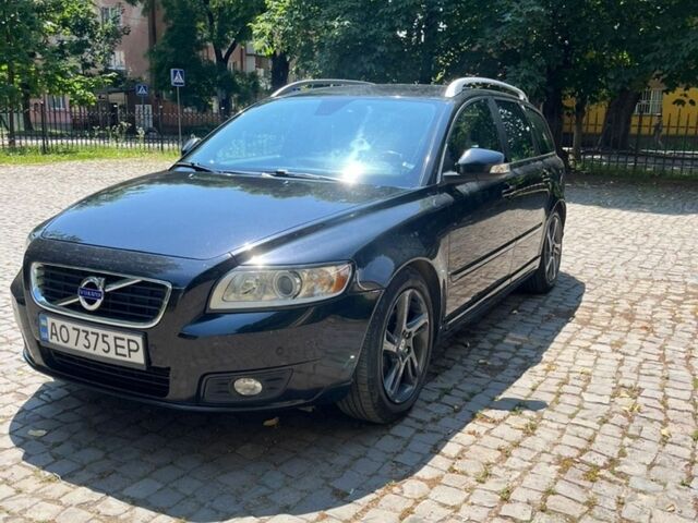 Черный Вольво В50, объемом двигателя 1.56 л и пробегом 231 тыс. км за 8300 $, фото 1 на Automoto.ua