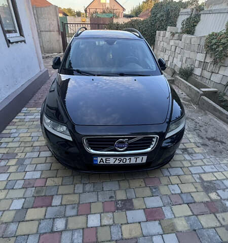 Черный Вольво В50, объемом двигателя 1.6 л и пробегом 305 тыс. км за 7900 $, фото 1 на Automoto.ua