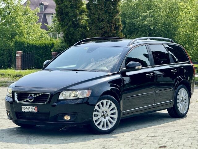 Черный Вольво В50, объемом двигателя 1.6 л и пробегом 218 тыс. км за 8599 $, фото 1 на Automoto.ua