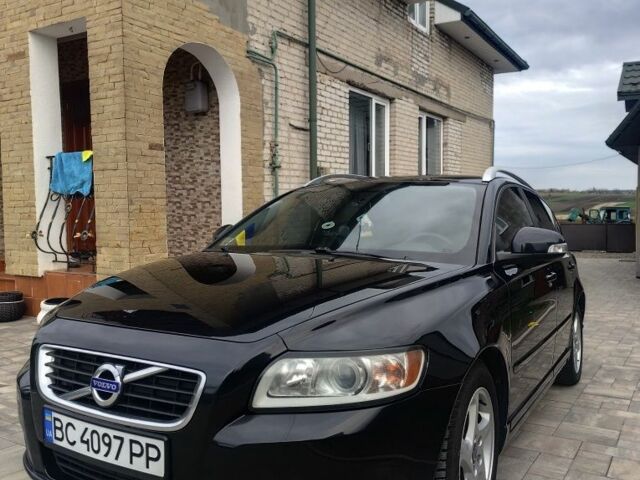 Черный Вольво В50, объемом двигателя 1.6 л и пробегом 238 тыс. км за 8350 $, фото 1 на Automoto.ua