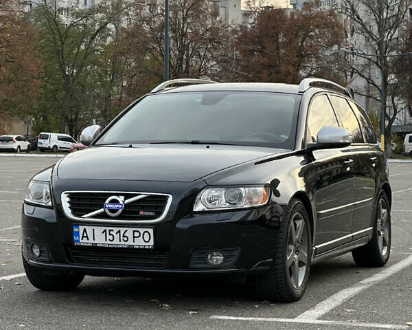 Черный Вольво В50, объемом двигателя 1.56 л и пробегом 229 тыс. км за 9999 $, фото 1 на Automoto.ua