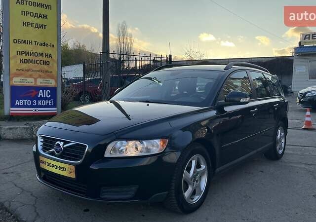 Черный Вольво В50, объемом двигателя 1.56 л и пробегом 243 тыс. км за 8200 $, фото 1 на Automoto.ua