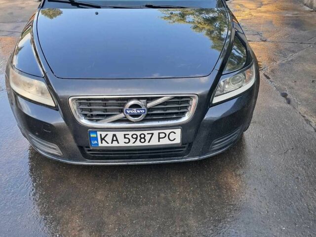 Черный Вольво В50, объемом двигателя 1.6 л и пробегом 270 тыс. км за 7500 $, фото 1 на Automoto.ua