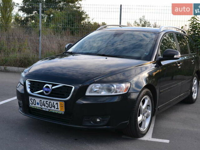 Черный Вольво В50, объемом двигателя 1.6 л и пробегом 218 тыс. км за 7600 $, фото 1 на Automoto.ua