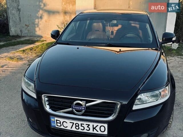 Черный Вольво В50, объемом двигателя 1.6 л и пробегом 214 тыс. км за 8900 $, фото 1 на Automoto.ua