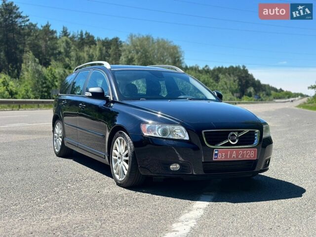 Черный Вольво В50, объемом двигателя 1.6 л и пробегом 223 тыс. км за 6900 $, фото 1 на Automoto.ua