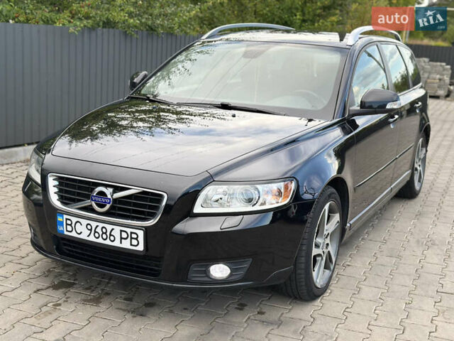 Черный Вольво В50, объемом двигателя 1.56 л и пробегом 220 тыс. км за 8600 $, фото 1 на Automoto.ua