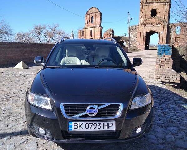 Черный Вольво В50, объемом двигателя 1.6 л и пробегом 186 тыс. км за 9000 $, фото 1 на Automoto.ua