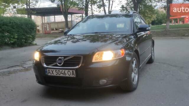 Чорний Вольво V50, об'ємом двигуна 1.56 л та пробігом 226 тис. км за 7800 $, фото 1 на Automoto.ua
