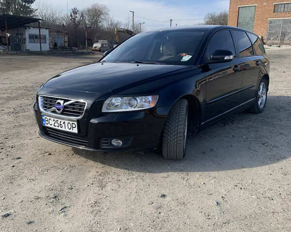Черный Вольво В50, объемом двигателя 1.6 л и пробегом 299 тыс. км за 8550 $, фото 1 на Automoto.ua