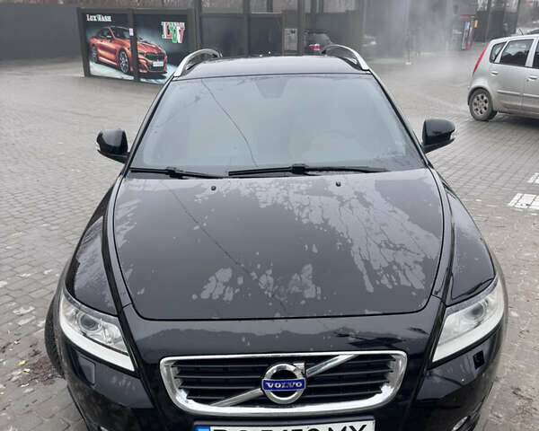 Черный Вольво В50, объемом двигателя 1.56 л и пробегом 237 тыс. км за 7600 $, фото 1 на Automoto.ua