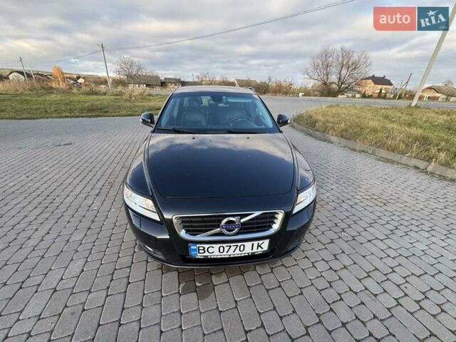 Черный Вольво В50, объемом двигателя 1.6 л и пробегом 215 тыс. км за 7600 $, фото 1 на Automoto.ua