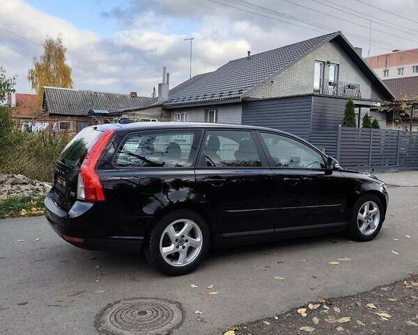 Черный Вольво В50, объемом двигателя 1.6 л и пробегом 236 тыс. км за 8400 $, фото 1 на Automoto.ua