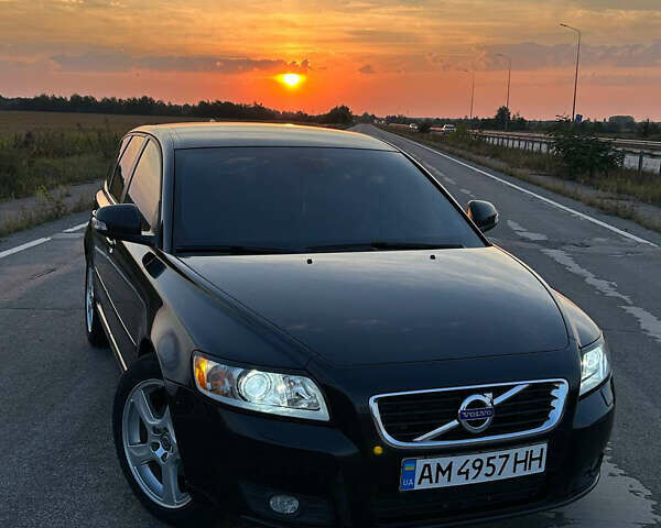 Черный Вольво В50, объемом двигателя 1.56 л и пробегом 295 тыс. км за 8800 $, фото 1 на Automoto.ua