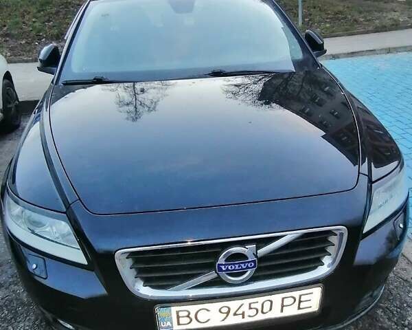 Черный Вольво В50, объемом двигателя 1.6 л и пробегом 235 тыс. км за 8000 $, фото 1 на Automoto.ua