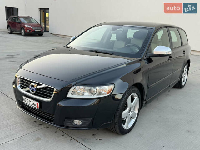 Черный Вольво В50, объемом двигателя 1.6 л и пробегом 235 тыс. км за 8850 $, фото 1 на Automoto.ua