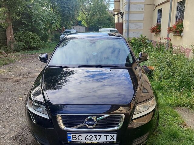 Черный Вольво В50, объемом двигателя 1.6 л и пробегом 289 тыс. км за 6800 $, фото 1 на Automoto.ua
