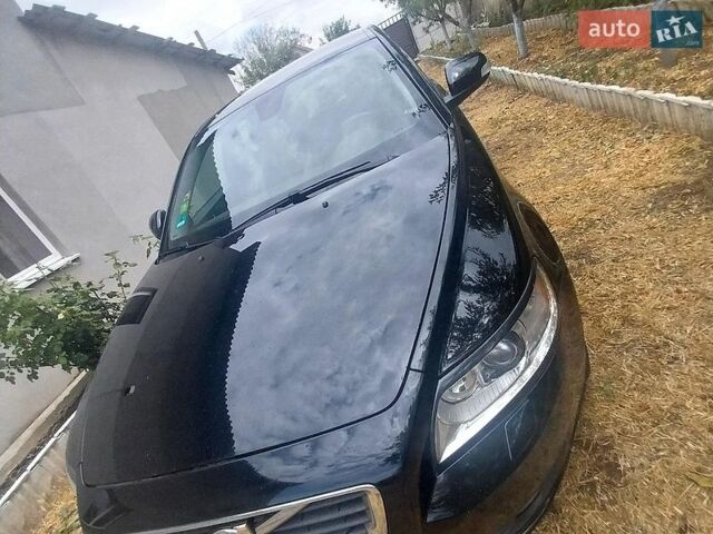 Черный Вольво В50, объемом двигателя 1.98 л и пробегом 212 тыс. км за 3200 $, фото 1 на Automoto.ua
