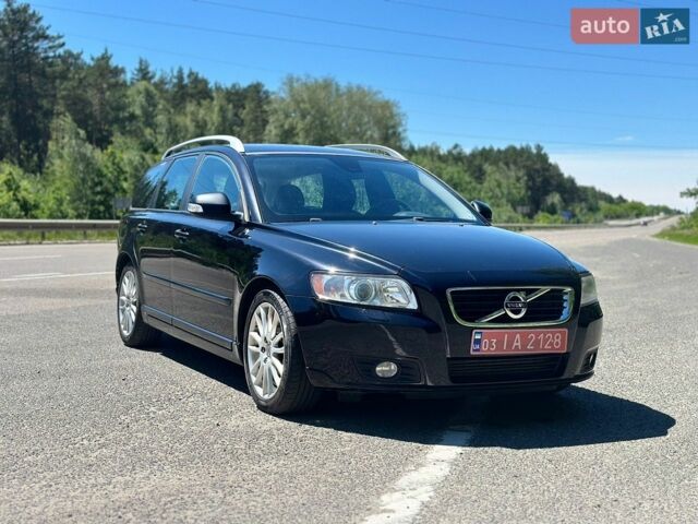 Черный Вольво В50, объемом двигателя 1.6 л и пробегом 235 тыс. км за 7400 $, фото 1 на Automoto.ua