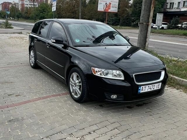 Чорний Вольво V50, об'ємом двигуна 1.56 л та пробігом 301 тис. км за 7400 $, фото 1 на Automoto.ua