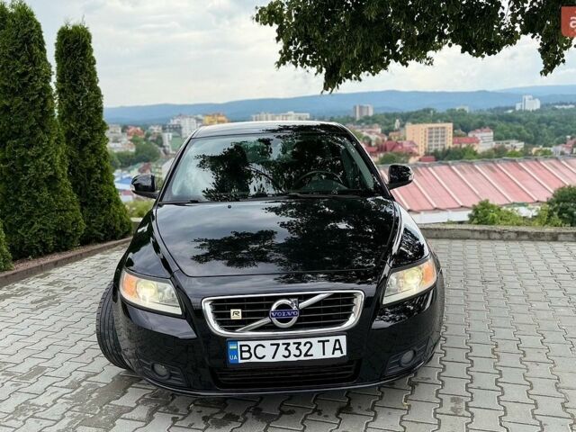 Чорний Вольво V50, об'ємом двигуна 2 л та пробігом 261 тис. км за 8700 $, фото 1 на Automoto.ua