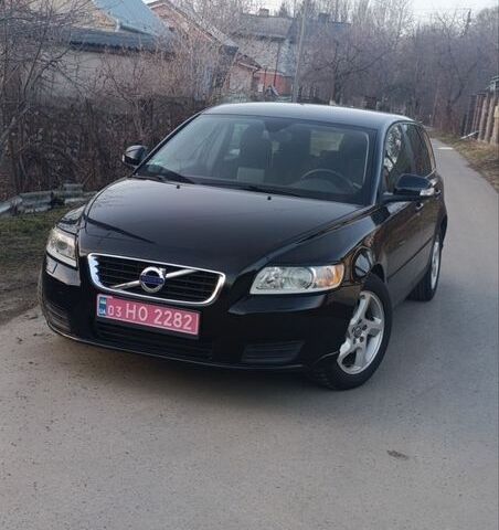 Черный Вольво В50, объемом двигателя 1.6 л и пробегом 236 тыс. км за 8200 $, фото 1 на Automoto.ua