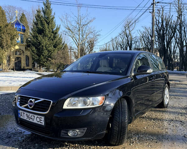 Черный Вольво В50, объемом двигателя 1.6 л и пробегом 247 тыс. км за 9100 $, фото 1 на Automoto.ua