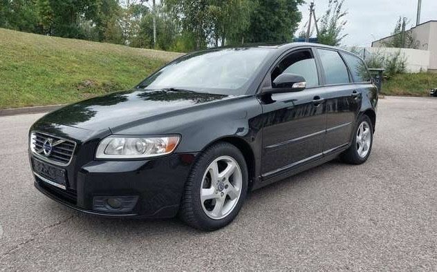 Черный Вольво В50, объемом двигателя 0 л и пробегом 130 тыс. км за 7950 $, фото 1 на Automoto.ua