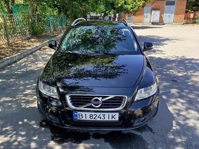 Черный Вольво В50, объемом двигателя 1.6 л и пробегом 198 тыс. км за 7195 $, фото 1 на Automoto.ua