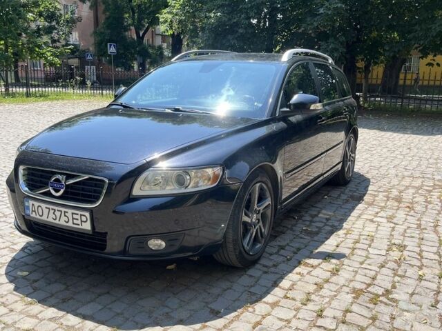 Черный Вольво В50, объемом двигателя 1.6 л и пробегом 231 тыс. км за 8300 $, фото 1 на Automoto.ua