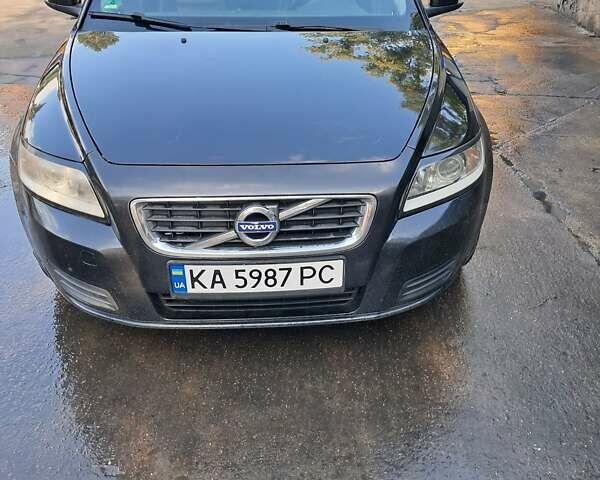 Черный Вольво В50, объемом двигателя 1.6 л и пробегом 270 тыс. км за 7500 $, фото 1 на Automoto.ua