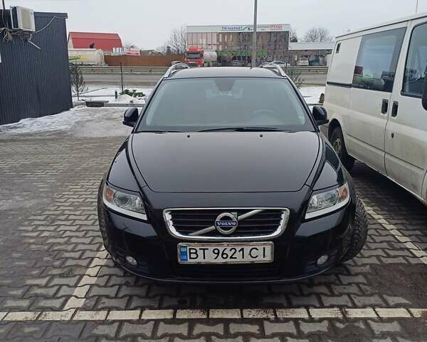 Черный Вольво В50, объемом двигателя 1.6 л и пробегом 285 тыс. км за 8300 $, фото 1 на Automoto.ua