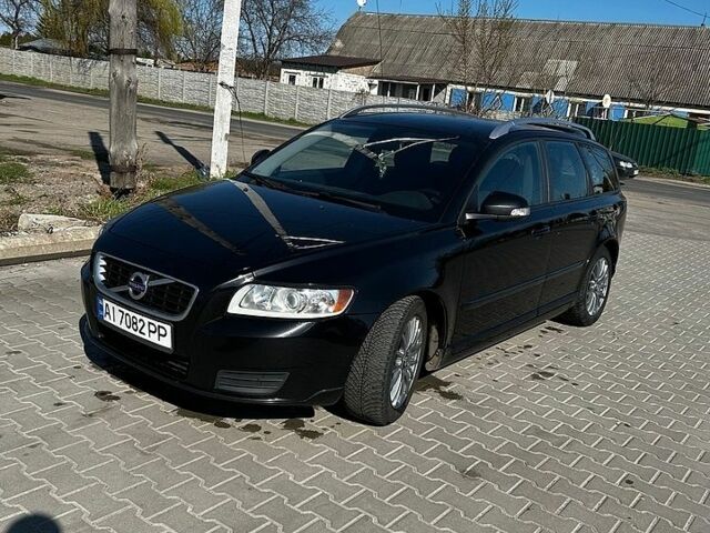 Черный Вольво В50, объемом двигателя 1.6 л и пробегом 295 тыс. км за 7500 $, фото 1 на Automoto.ua