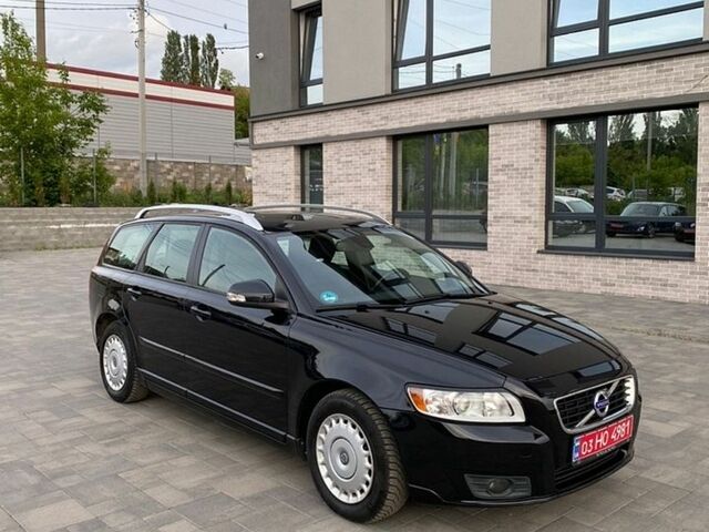 Чорний Вольво V50, об'ємом двигуна 1.6 л та пробігом 265 тис. км за 7200 $, фото 1 на Automoto.ua
