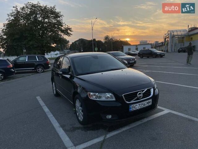 Чорний Вольво V50, об'ємом двигуна 1.6 л та пробігом 311 тис. км за 7500 $, фото 1 на Automoto.ua
