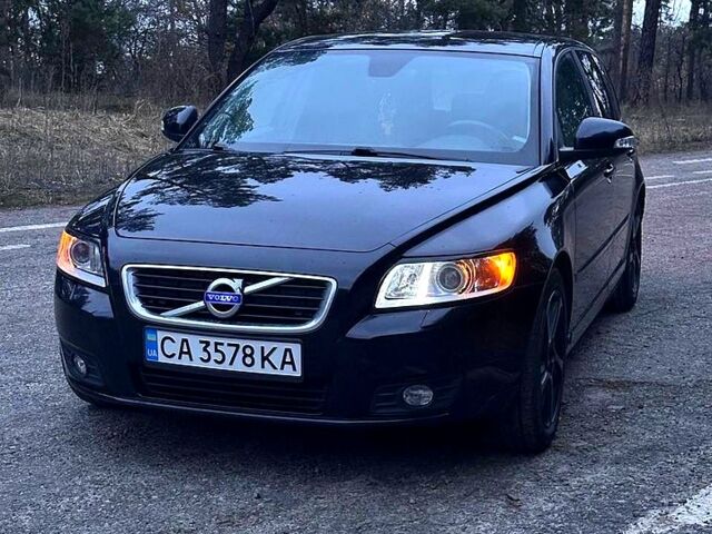 Чорний Вольво V50, об'ємом двигуна 1.6 л та пробігом 248 тис. км за 8550 $, фото 1 на Automoto.ua