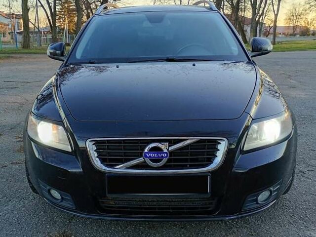 Черный Вольво В50, объемом двигателя 1.56 л и пробегом 302 тыс. км за 7000 $, фото 1 на Automoto.ua