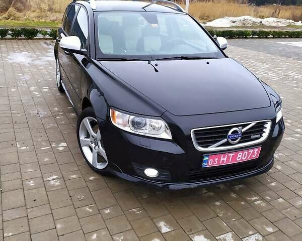 Черный Вольво В50, объемом двигателя 2 л и пробегом 205 тыс. км за 9700 $, фото 1 на Automoto.ua