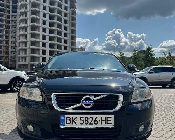 Черный Вольво В50, объемом двигателя 1.6 л и пробегом 260 тыс. км за 9000 $, фото 1 на Automoto.ua