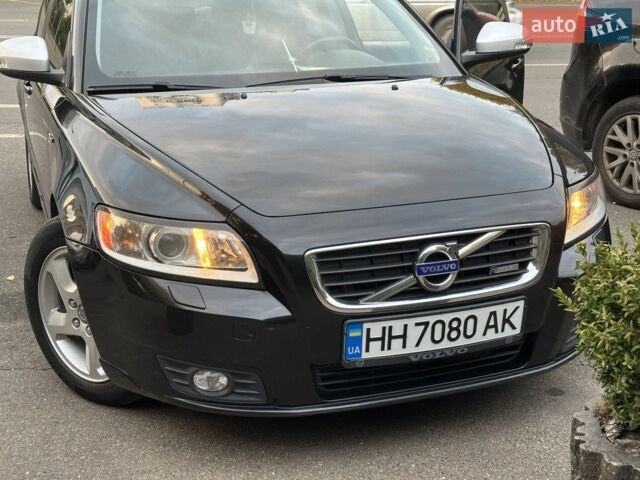 Черный Вольво В50, объемом двигателя 1.56 л и пробегом 276 тыс. км за 8800 $, фото 1 на Automoto.ua