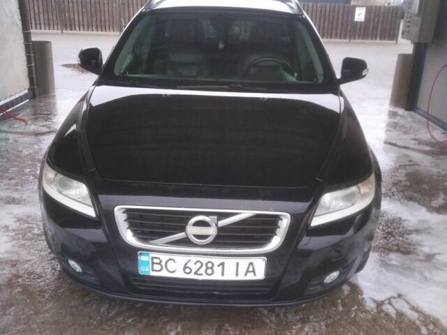 Черный Вольво В50, объемом двигателя 1.6 л и пробегом 350 тыс. км за 6400 $, фото 1 на Automoto.ua