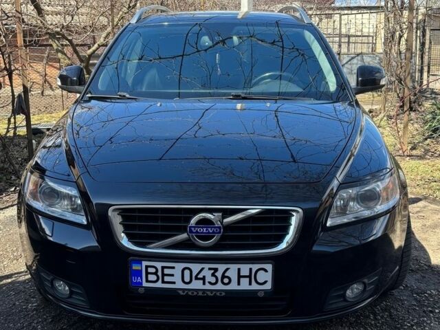 Черный Вольво В50, объемом двигателя 1.56 л и пробегом 233 тыс. км за 7950 $, фото 1 на Automoto.ua